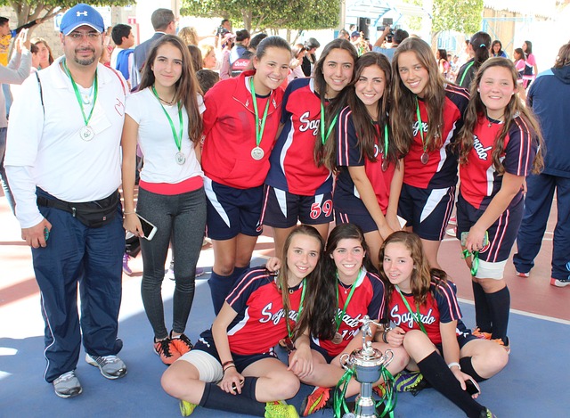 截然不同的 截然不同的